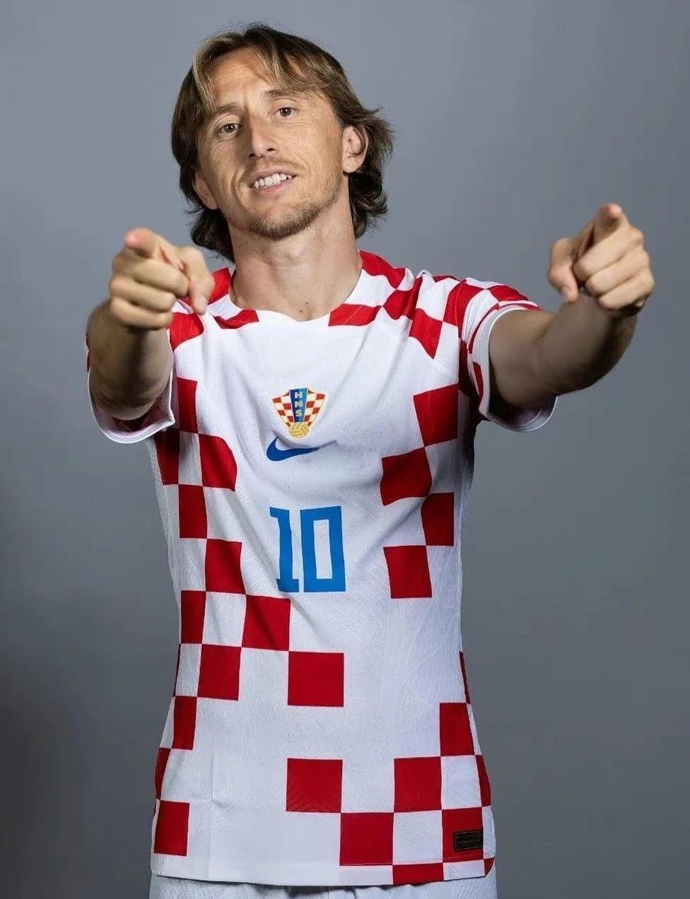 夏窗转会标王坑惨米兰：3700万先生低效，缺乏9号问题更严重了