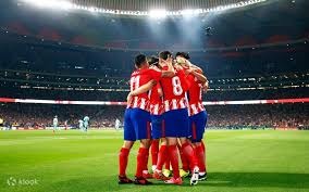 为什么外野手判断长打飞球时需要通过听觉辅助测算距离